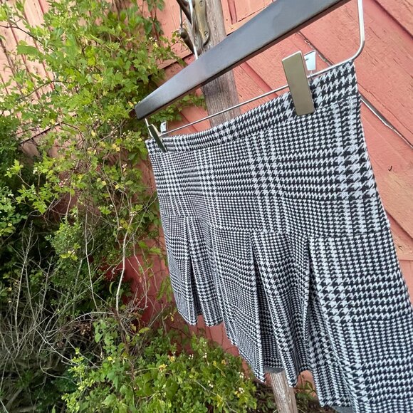 Girl's Large (10/12) Art Class B&W Houndstooth Pleated Mini Skirt - Picture 8 of 16